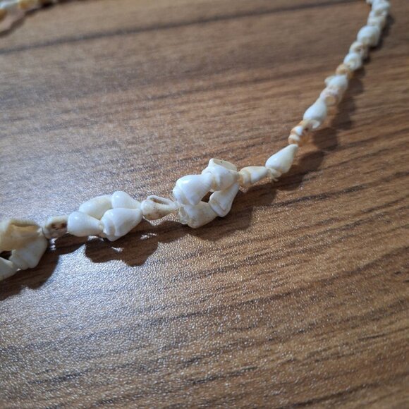 Hawaiian Lei Conch Shell Necklace 32" - Picture 7 of 8
